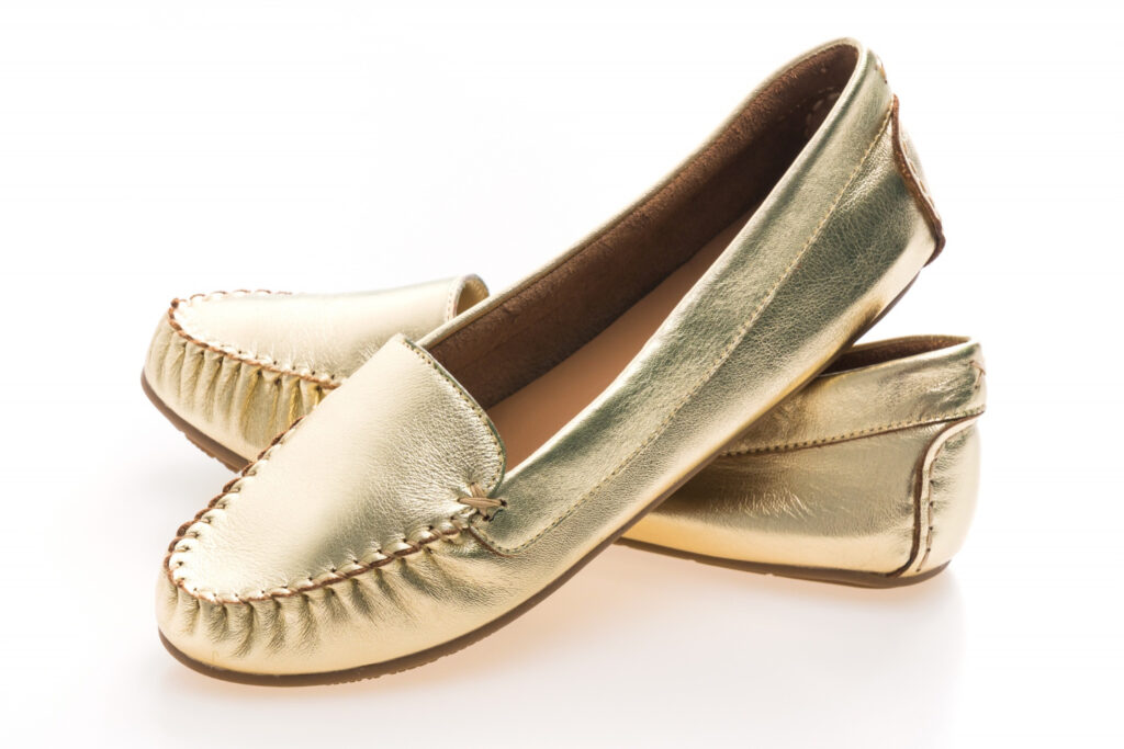 beautiful-luxury-fashion-golden-woman-shoes