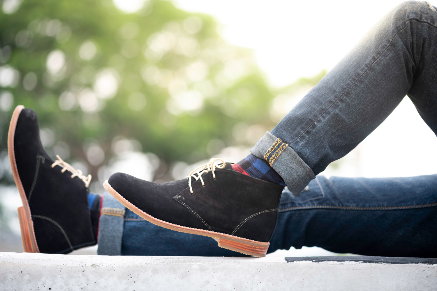 fashion-man-wearing-jeans-black-shoes edit