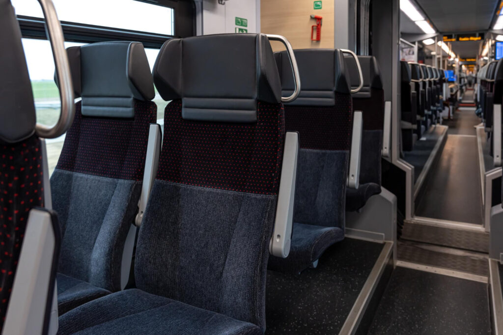 train-inside-empty-seats-train